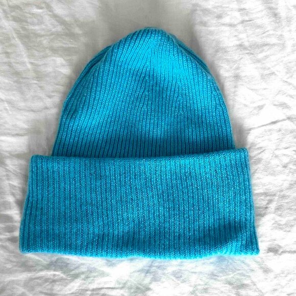 Lisa Yang, The Stockholm Beanie, 100% Cashmere, Turquoise, EUC - Picture 1 of 4